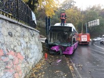 İSTINYE - Freni boşalan özel halk otobüsü bariyerlere çarparak durabildi