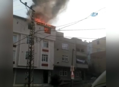 İstanbul'da Korkutan Yangın Açıklaması Tüp De Patladı !