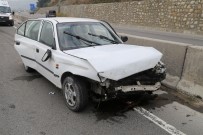 Kontrolden Çıkan Otomobil Bariyerlere Çarptı Açıklaması 6 Yaralı