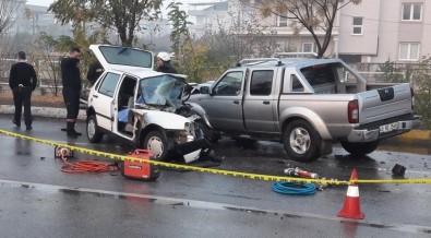 Manisa'da Trafik Kazası Açıklaması 1 Ölü, 2 Yaralı