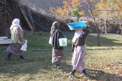 Suları Olmayan Köylüler Su İhtiyaçlarını Nehirden Karşılıyor
