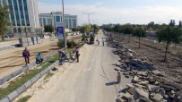 BİSİKLET YOLU - Adana'da Asfalt Çalışmaları Sürüyor