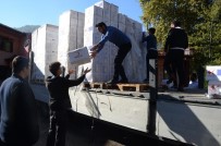 Afganlı Mültecilere 2 Tır Dolusu Yardım