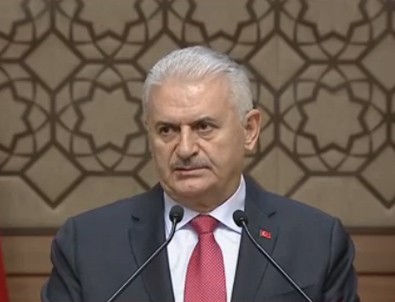 Başbakan Yıldırım: Kadınlarımız alçaklara geçit vermedi