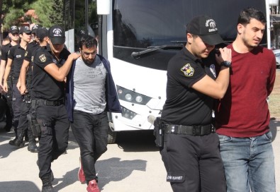 DEAŞ Operasyonunda Gözaltına Alınan 19 Kişi Adliyeye Sevk Edildi