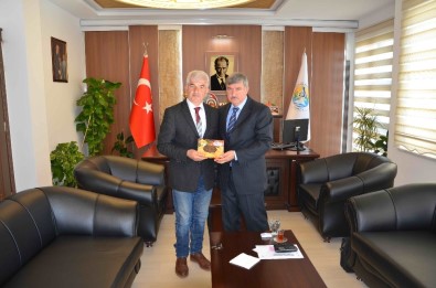 Ege Bölgesi Malatyalılar Derneği'nden Başkan Ceylan'a Ziyaret