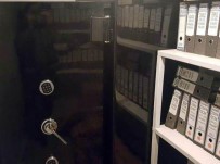 FETÖ'den Tutuklanan İş Adamının Ofisinde Gizli Kasa Bulundu