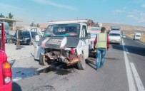 Kamyonet İle Otomobil Çarpıştı Açıklaması 7 Yaralı