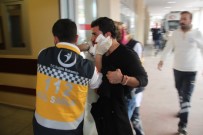 Kavgada Bıçakla Yanağından Yaralandı