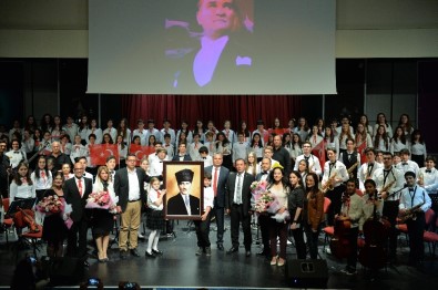 Muratpaşa'da Çocuk, Cumhuriyet Ve Atatürk Konseri