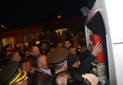 Şehit Askerin Naaşı Memleketi Samsun'a Getirildi