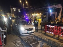 Sirkeci'de Tramvay Yoluna Araç Girdi, Seferler Aksadı