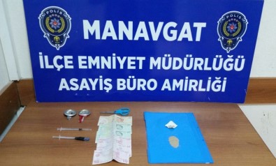 Uyuşturucu Madde Satarken Yakalandılar