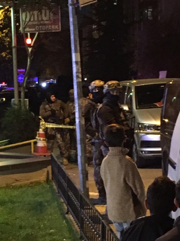 AVM restoranında Şirinler çetesine baskın: 8 gözaltı