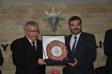 AK Parti Aydın İl Başkanı Özmen, Görevi Ertürk'e Devretti