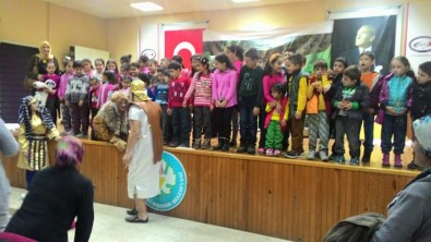 'Asteriks Ve Oburiks' Ahmetli'de Çocukları Güldürdü