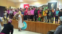 MACERAPEREST - 'Asteriks Ve Oburiks' Ahmetli'de Çocukları Güldürdü