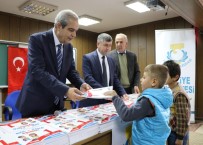 ÇOCUK HAKLARı GÜNÜ - Demirkol, Çocuklara Kitap Dağıttı