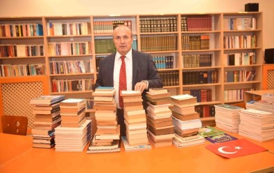 Emekli General Tokatlı, Kütüphanesini Taşköprü'ye Bağışladı
