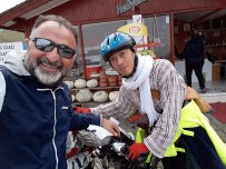 ÇIÇEKPıNAR - Japon Turiste Hamsi Yedirebilmek İçin Kilometrelerce Yol Kat Etti