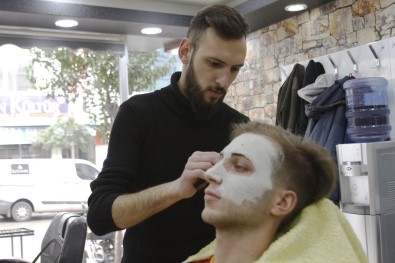 Kuaförler Artık Sadece Tıraş Etmiyor