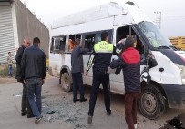 AHMET KARATEPE - Öğrenci Servisi Kaza Yaptı Açıklaması 15 Yaralı