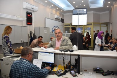 Şehzadeler'de Vezneler Hafta Sonu Da Çalışacak