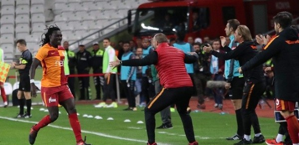 Tudor'a bir eleştiri daha