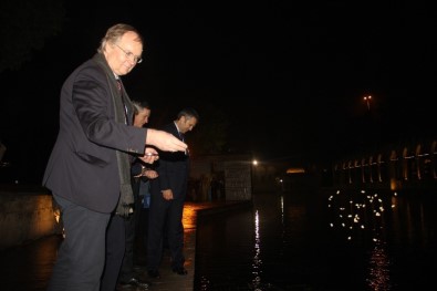 AB Türkiye Delegasyonu Başkanı Berger, Balıklıgöl'ü Gezerek, Balıklara Yem Attı