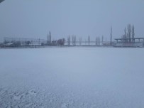 Acıgöl'e Mevsimin İlk Karı Yağdı