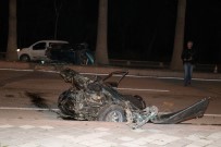 Ağaçlara Çarpan Otomobil İkiye Ayrıldı Açıklaması 5 Yaralı
