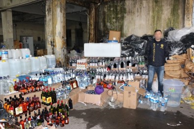 Fatih'te 10 Ton Metil Alkol Ve 120 Bin Şişe Sahte İçki Ele Geçirildi