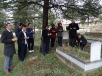 MUSTAFA YÜCEL - Hisarcık'ta Öğrenciler Öğretmenlerin Mezarlarını Ziyaret Etti