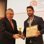 ÇAĞLA BÜYÜKAKÇAY - Milli Güreşçi Taha Akgül'e Büyük Onur