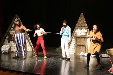 Miniklere Erdemli Ve Çalışkan Olmak 'Asterix Ve Oburix' İle Öğütlendi