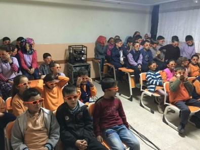 Şaphane'de Öğrencilerin '3D' Sinema Keyfi