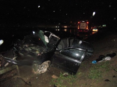 TEM'de Otomobil Kayganlaşan Yolda Kontrolden Çıktı Açıklaması 1 Ölü, 4 Yaralı