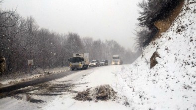 Tokat'ta Kar Yağışı Ulaşımı Etkiledi