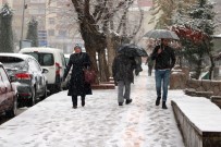 AYDIN AYDIN - Yozgat'a Mevsimin İlk Karı Yağdı