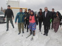 HAKKARİ VALİSİ - 'Yün Bebek' Filminin Yönetmeni Ümmiye Koçak'ın Kayak Heyecanı