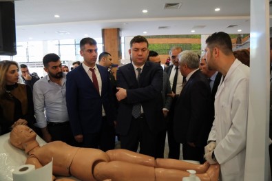 Diyarbakır'da Meslek Tanıtım Stantları Kuruldu