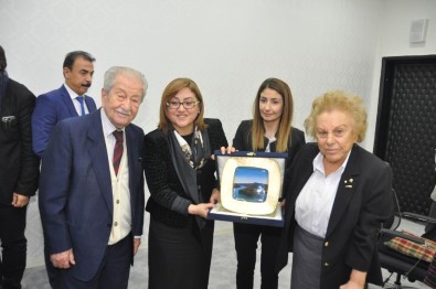 Fatma Şahin'den Eğitim Duayeni Nüket Ersoy'a Kutlama