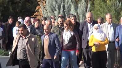 HDP'li Vekil Terörist Cenazesine Katıldı