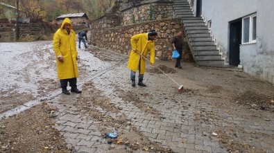 Şemdinli Belediyesinden Yol Temizliği