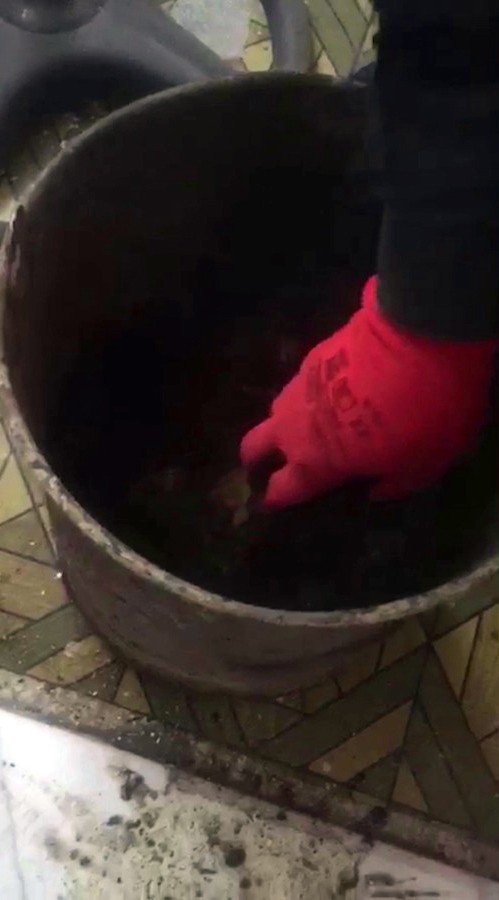 Esrarı sobada yakınca sızıp kaldılar