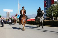 VATANSEVER - Atlarla Karşılandı, 'Teber' Hediye Edildi