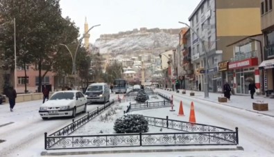 Bayburt'ta Kar Yağışı Kazaları Beraberinde Getirdi
