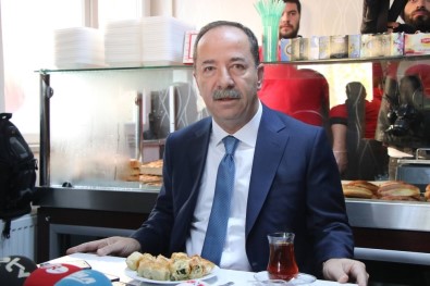 CHP'li Belediye Başkanından Rasim Ozan Kütahyalı'ya Börekli Tepki