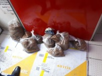 İNTERNET KAFE - Çocuklar İçin Yapılan Denetimlerde Bıçak, Tabanca Ve Dal Sigaralar Ele Geçirildi