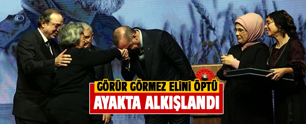 Cumhurbaşkanı Erdoğan Kaplanoğlu'nun annesinin elini öptü